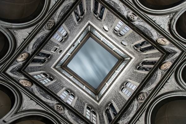 Photograph Michael Woloszynowicz Medicis Skylight on One Eyeland